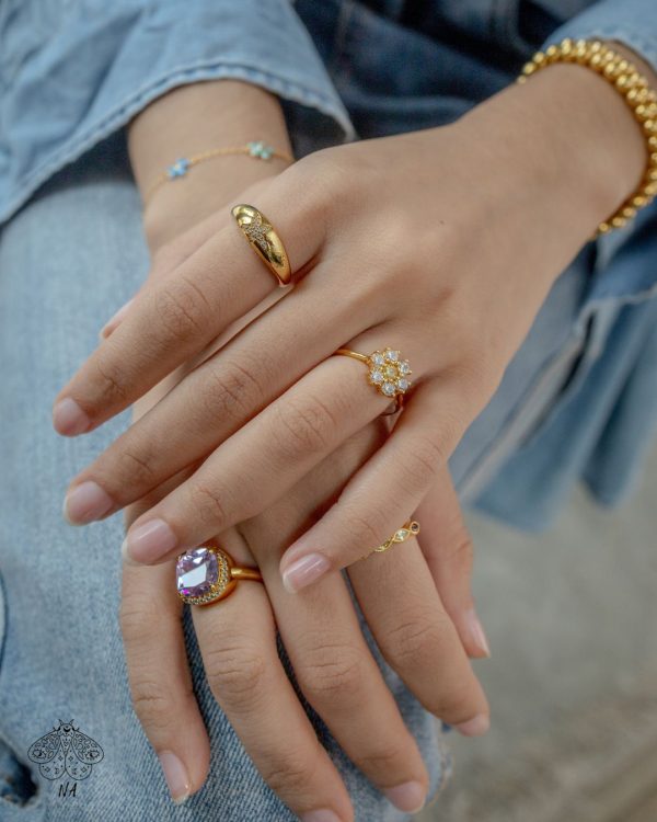 SPARKLING DAISY RING