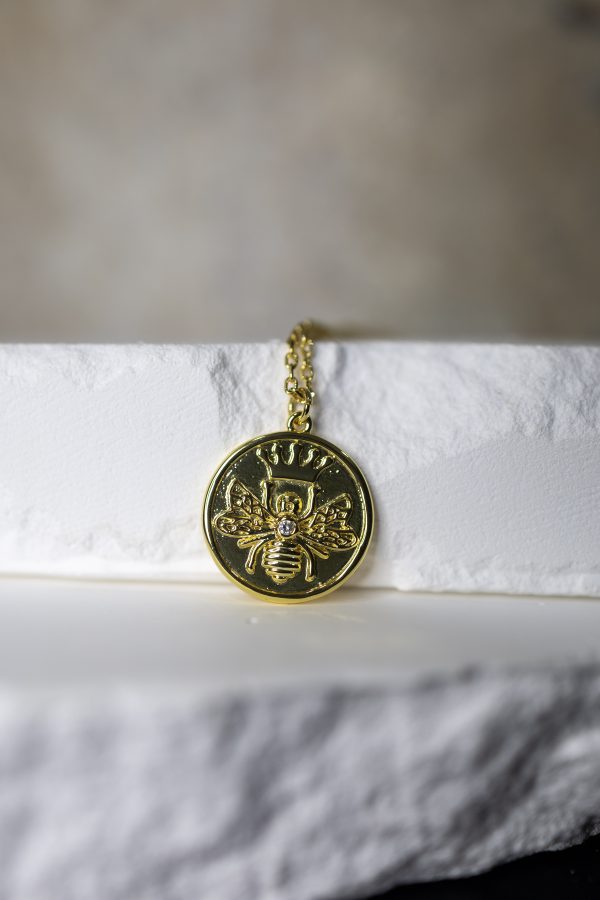 CROWNED QUEEN BEE GEMSTONE COIN PENDANT NECKLACE