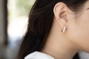 MIDI SPARKLER HOOP EARRINGS - Image 3