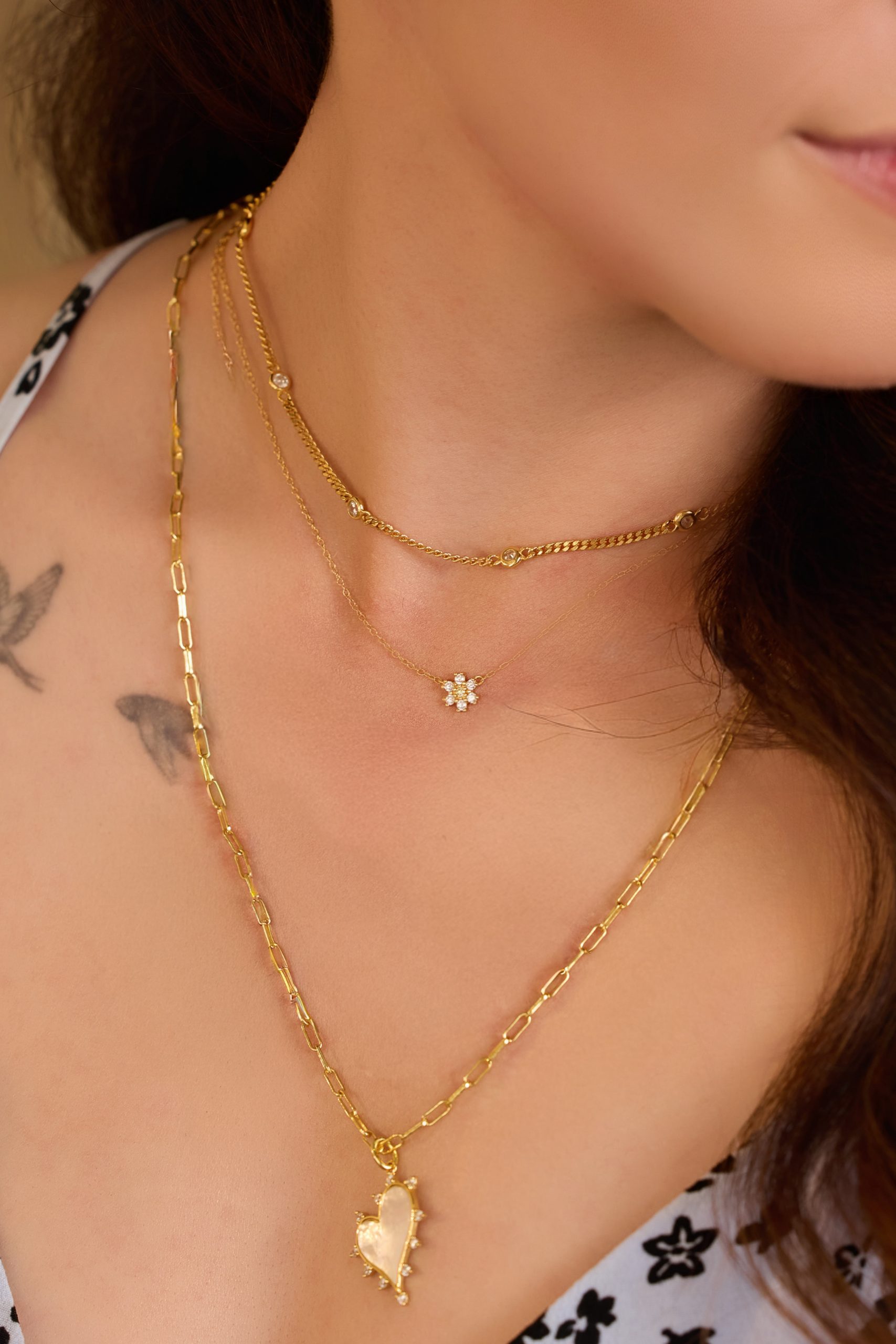 MOTHER OF PEARL SPIKY HEART NECKLACE - Image 4