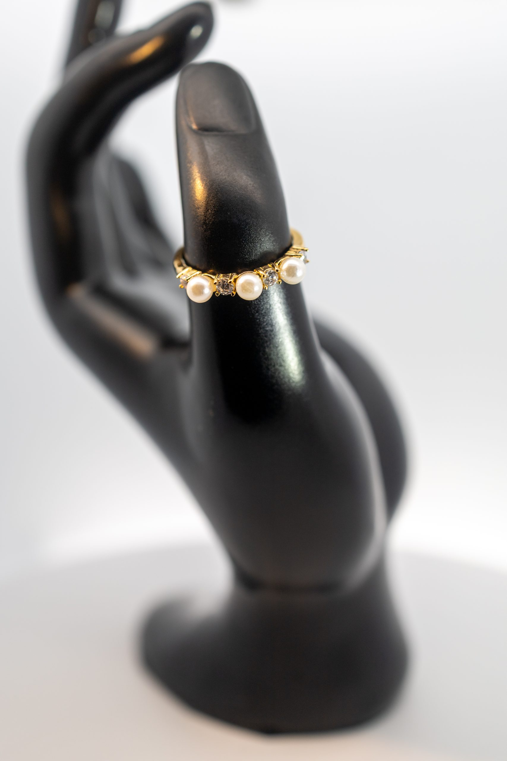 SPARKLY PEARL BAND RING - Image 4