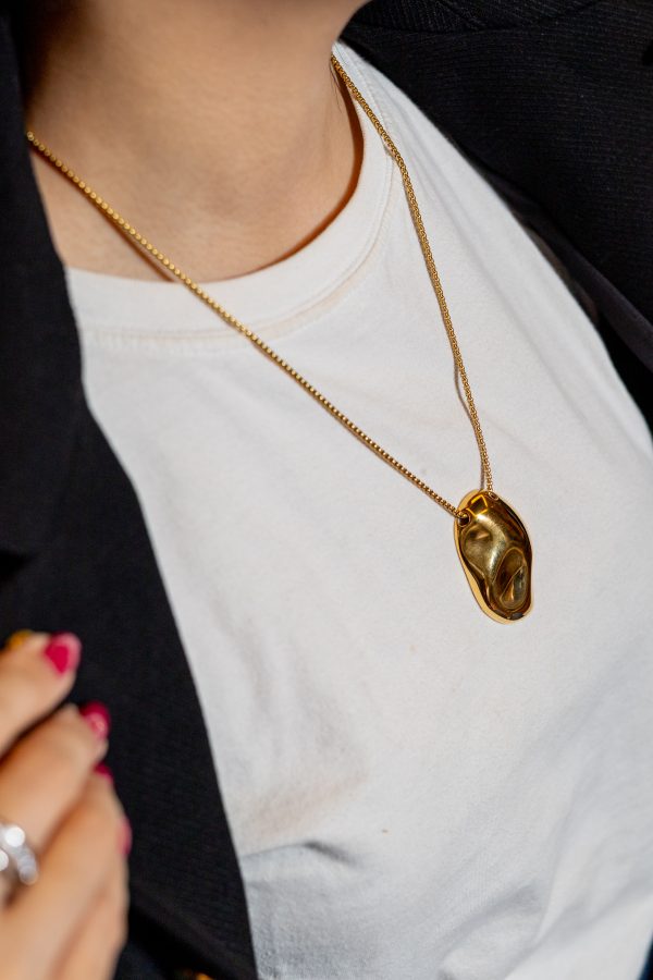 CURVING LIQUID GOLDEN CHAIN NECKLACE
