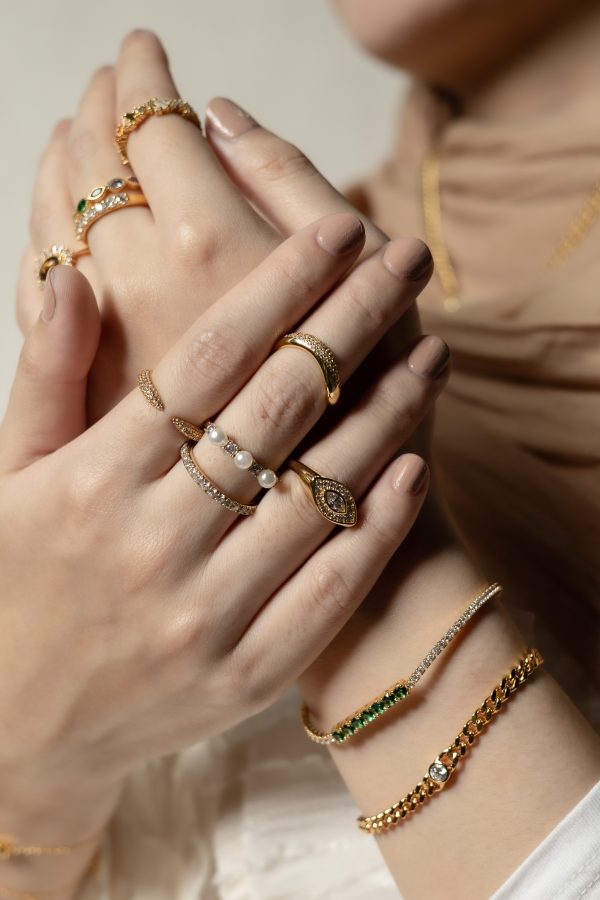 SPARKLY PEARL BAND RING
