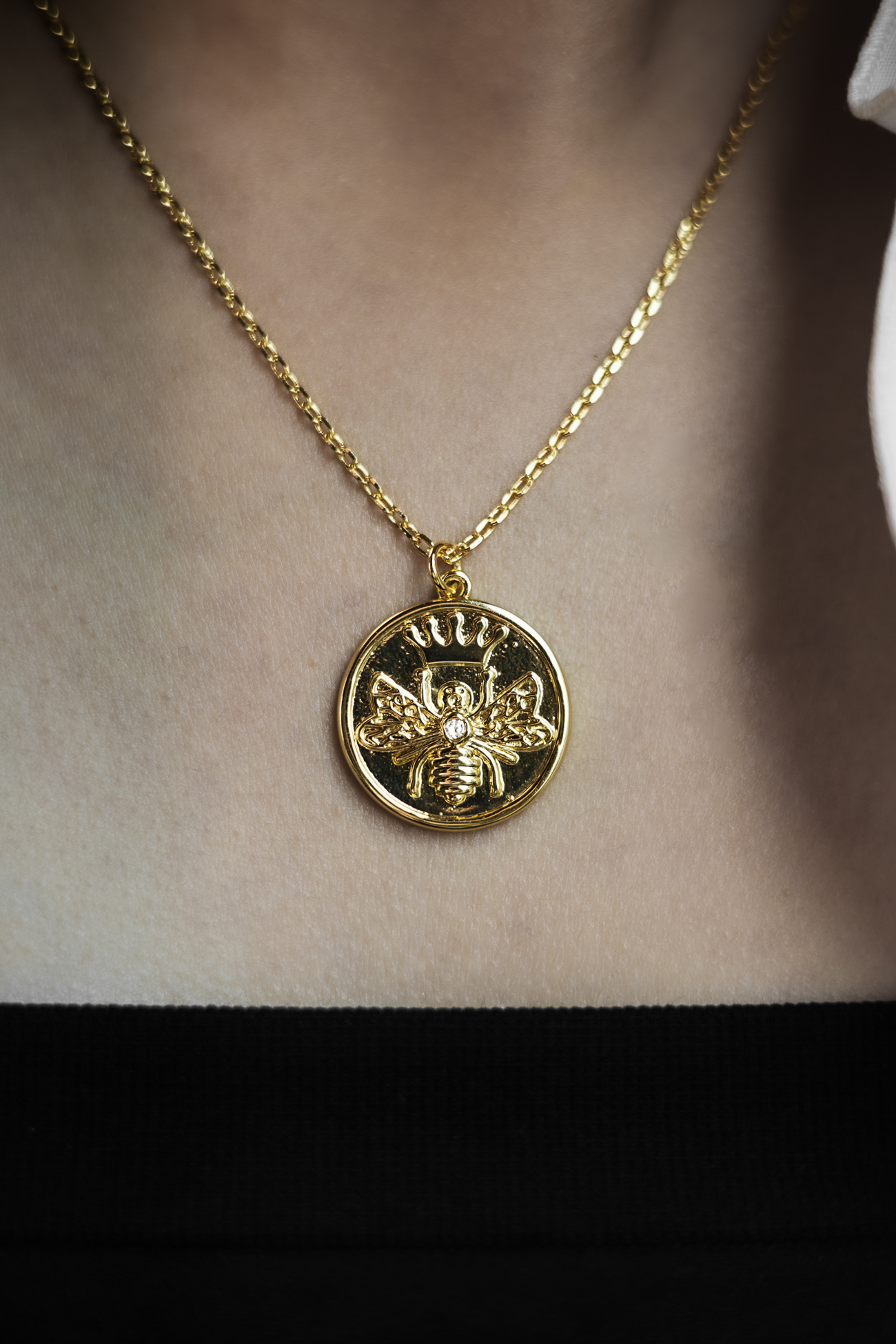 CROWNED QUEEN BEE GEMSTONE COIN PENDANT NECKLACE - Image 3