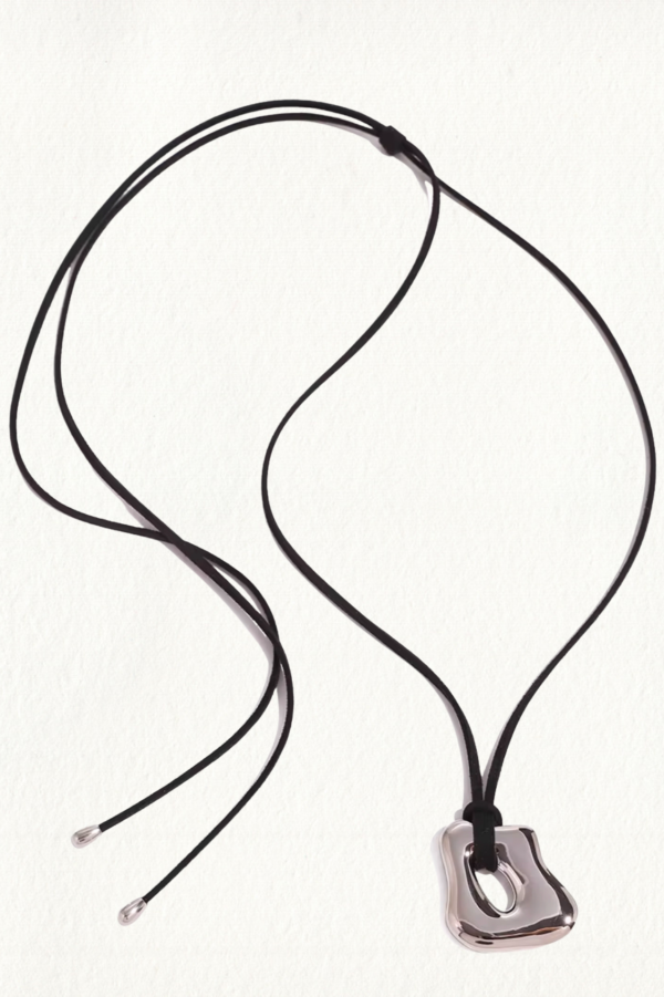 LIQUID SILVERY CHAIN NECKLACE