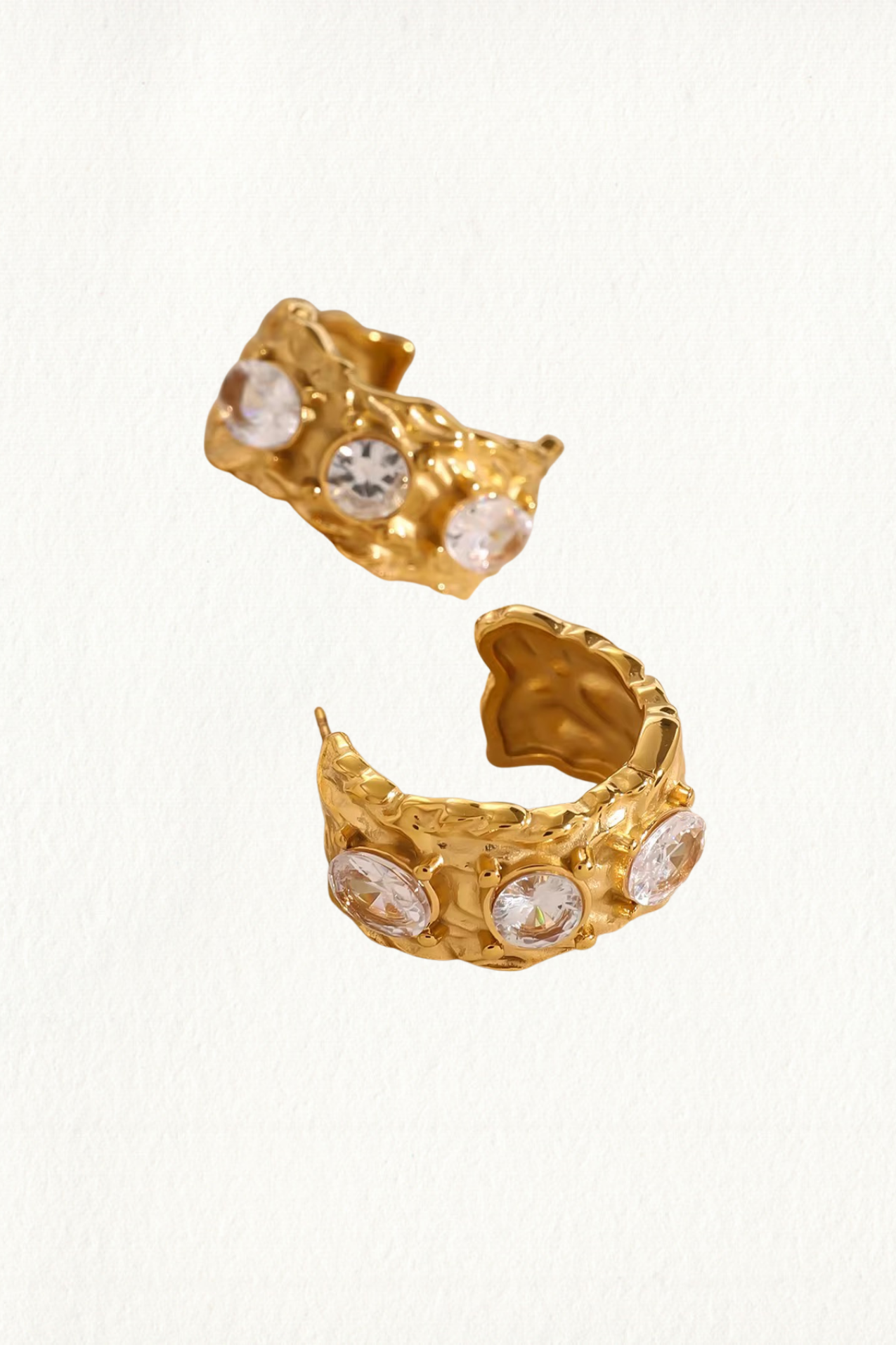 HAMMERED ROUND GLASS EARRINGS - Image 1