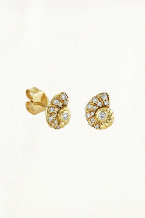 SPARKLING SEASHELL STUD EARRINGS - Image 1