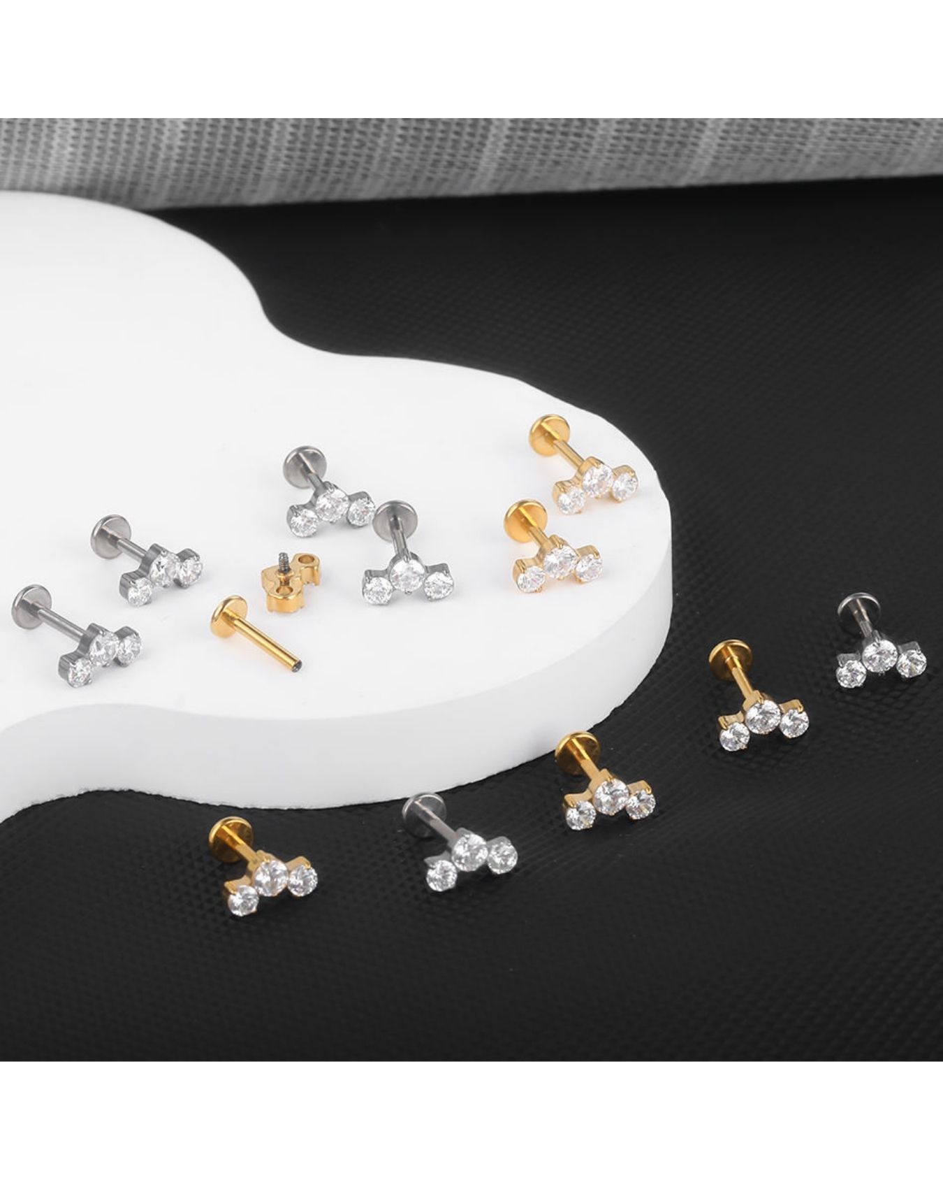 THREE ROUND CUT CURVE THREADED STUD EARRING - Image 3